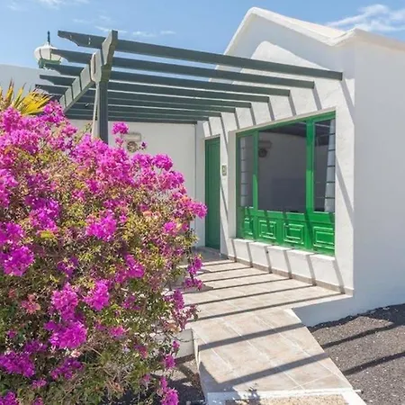 度假居 Bandama 14! 2 Bedroom Newly Renovated Bungalow, Pocillos, Puerto Del Carmen.