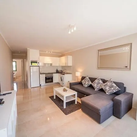 度假居 Bandama 14! 2 Bedroom Newly Renovated Bungalow, Pocillos, Puerto Del Carmen. *