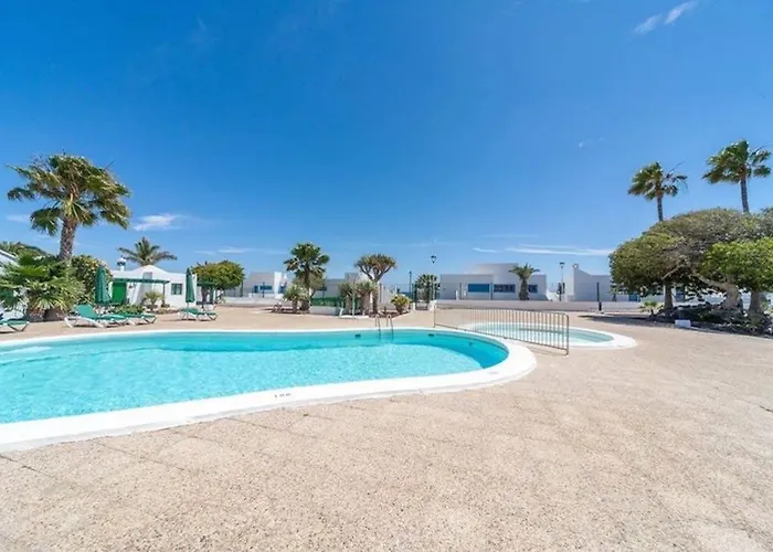 Дом отдыха Bandama 14! 2 Bedroom Newly Renovated Bungalow, Pocillos, Puerto Del Carmen. Пуэрто дель Кармен