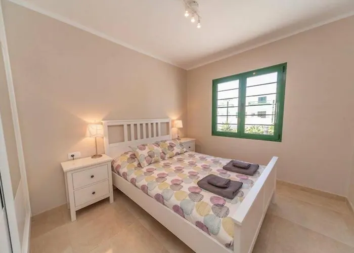 Bandama 14! 2 Bedroom Newly Renovated Bungalow, Pocillos, Puerto Del Carmen. Дом отдыха Пуэрто дель Кармен