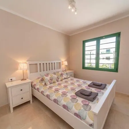 Bandama 14! 2 Bedroom Newly Renovated Bungalow, Pocillos, Puerto Del Carmen. בית נופש פוארטו דל כרמן