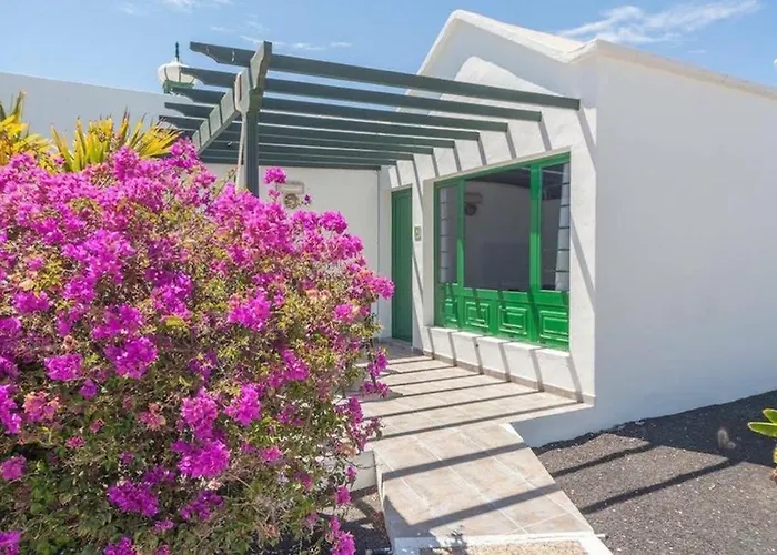 펜션 Bandama 14! 2 Bedroom Newly Renovated Bungalow, Pocillos, Puerto Del Carmen.