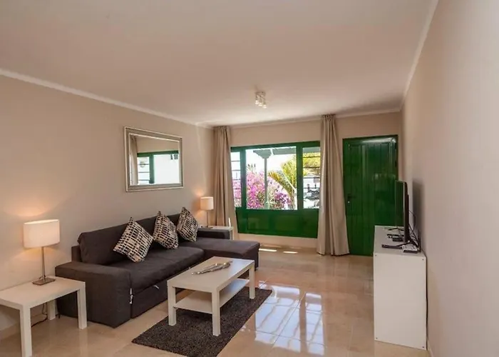 Bandama 14! 2 Bedroom Newly Renovated Bungalow, Pocillos, Puerto Del Carmen. Casa de Férias *